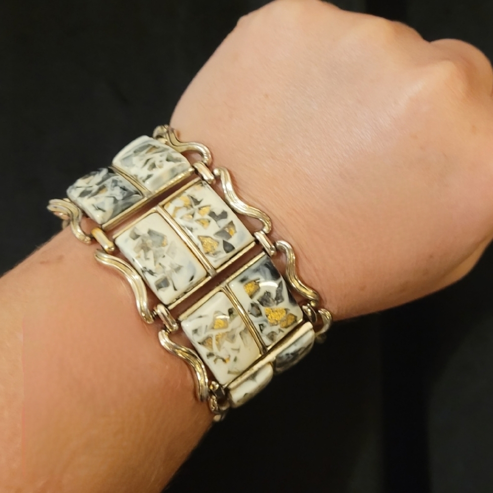 Rare Vintage Enamel Gold Flaked Coro Ornate Gold  Bracelet & Earrings Set - Picture 11 of 16